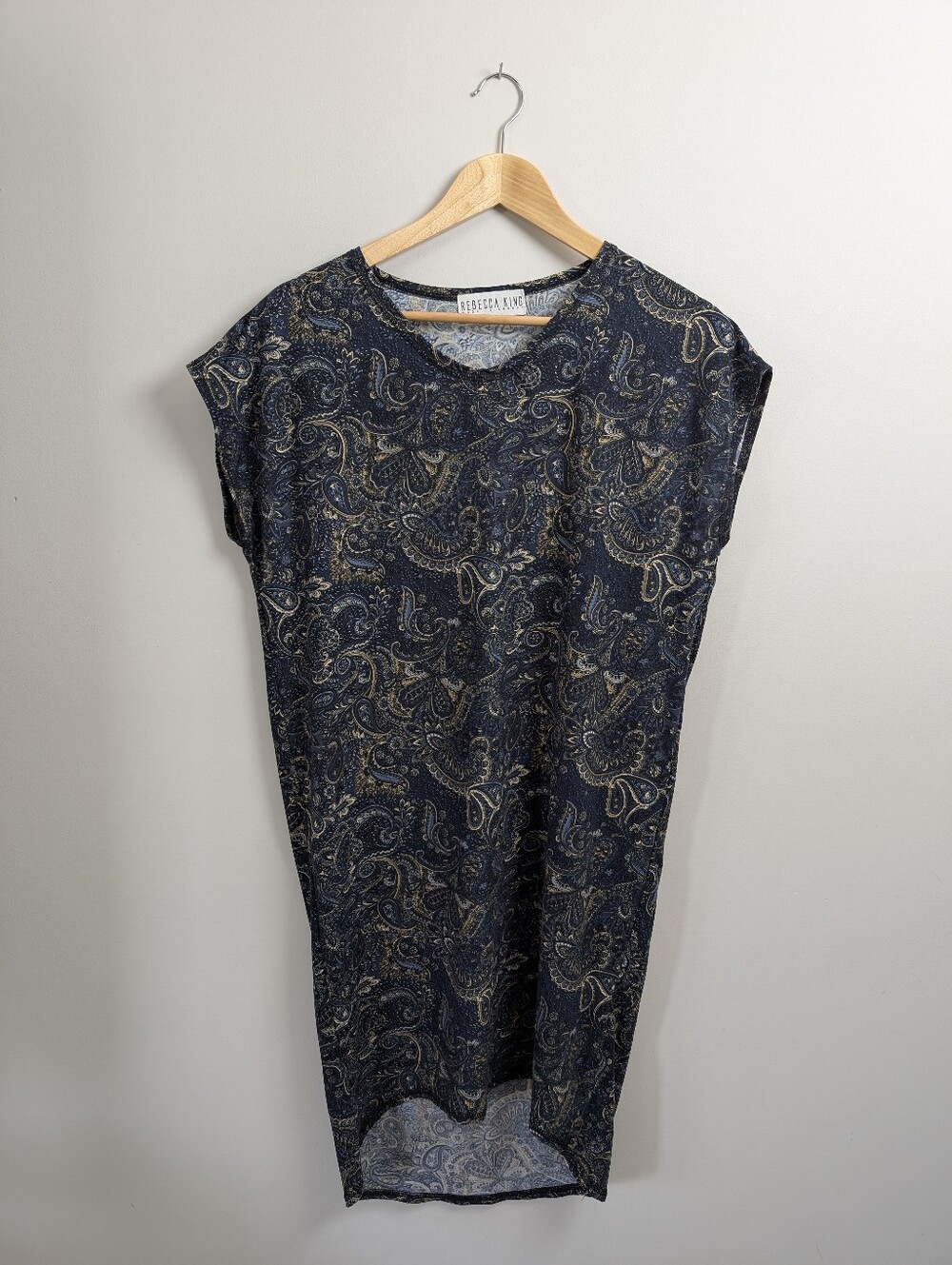 Rebecca King Canada Navy and Gold Paisley Cap-Sleeve Tunic Dressc